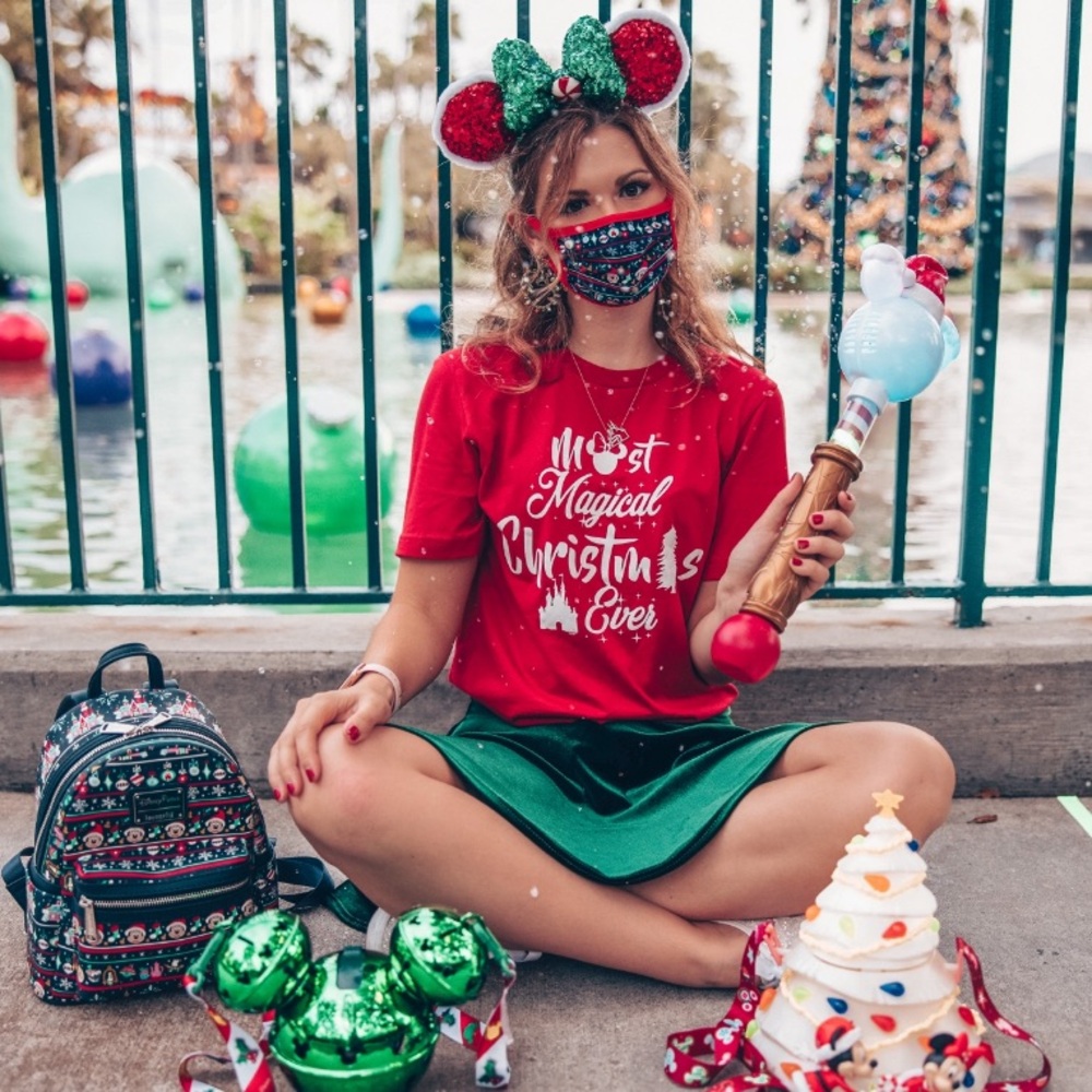 Disney Christmas T-Shirt - Picture 2 of 4